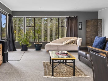 Corner site with dual living