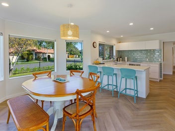 Stylish Family Home | College Location