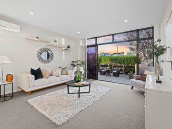 Stylish Simplicity Meets Everyday Elegance