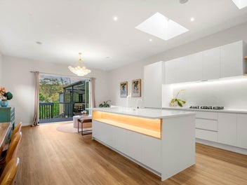 Heated Pool & Freehold Paradise