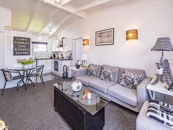 Central, tidy and so low maintenance