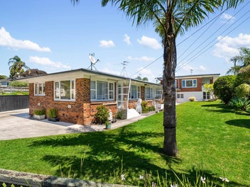 Block of 6 Units - Exceptional Income Property