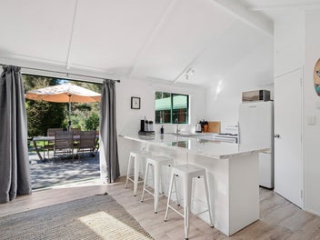 Te Aho Lodge - Relax, entertain and explore