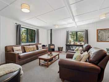 Te Aho Lodge - Relax, entertain and explore