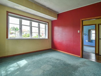 Attention investors and renovators