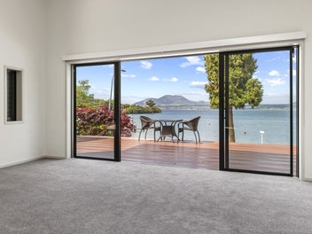 Lakefront living at its best!