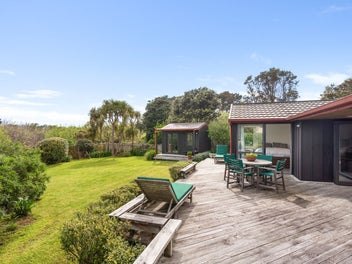 SUPER STYLISH BEACH RETREAT