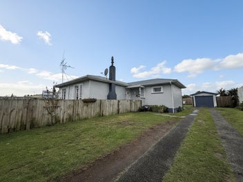 Warm, renovated and conveniently located