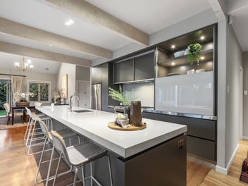 A distinguished city character