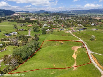 Lifestyle Opportunity on the Edge of Town