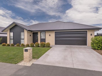 Modern comfort in peaceful Northwood