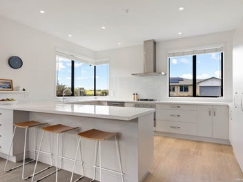 SPACE & PRIVACY + SHOWSTOPPING KITCHEN