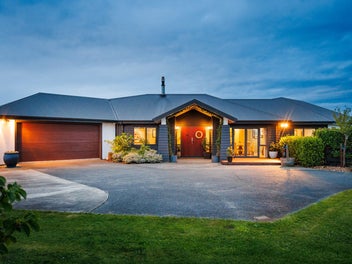 PRIVATE OASIS ON MOUNT TAYLOR DRIVE