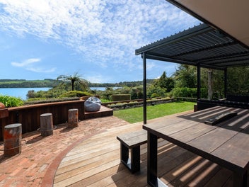 All-day sun and sweeping views – Simply stunning