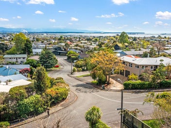 Sunsets, Sea, and Sauvignon!