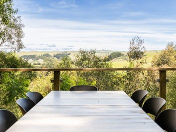 Tranquil Lifestyle in Sought-After Poraiti