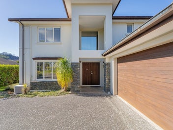 Living large lakeside!