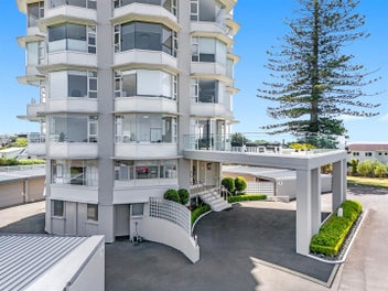 Full Floor Apartment (170SQM) With 60SQM Deck