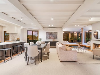 Sea Views, Sun & Sophistication