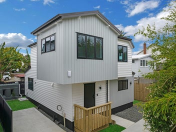 Otahuhu Oasis- Brand New- Otahuhu