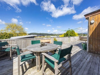 Walk-to-train! Solid Starter on Freehold Title!