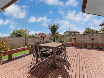 All the Landmark Qualities. Parkfront Perfection!