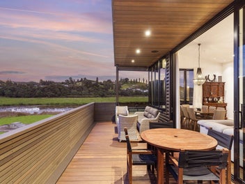 Distinctive Commercial property plus lifestyle