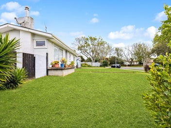 GREAT FIRST HOME OR DEVELOPMENT OPPORTUNITY!