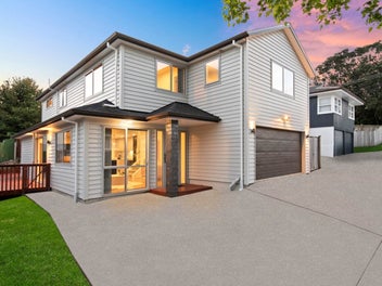 Modern Family Haven - Space, Style & Convenience