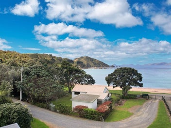 Beachfront bliss at Mahinepua Bay
