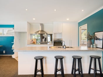 Great House, Great Spot!