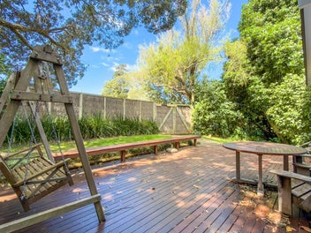 Whiritoa classic beach home