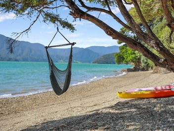 Kenepuru Paradise - A Private Waterfront Retreat