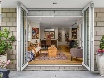 Easy Living Brick, Fab Location