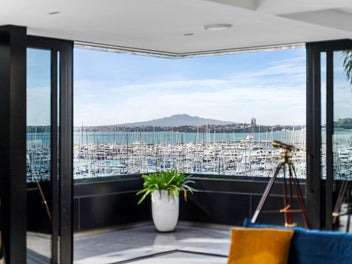Unrivaled Luxury - A Panoramic Masterpiece