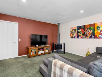 Convenient Living, Colourful Gardens