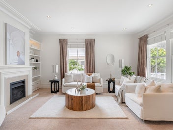 Charming Villa, Popular Urban Location