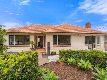 Classic coastal charm, steps from the shore