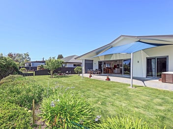 Streamside serenity in the heart of Havelock North