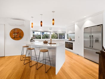 Auction this Wednesday 4pm!