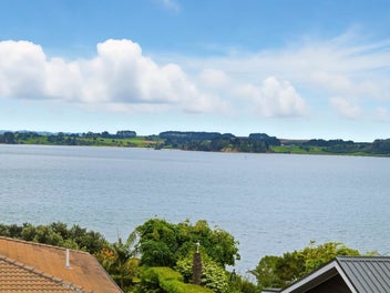 Grand home, Grand location