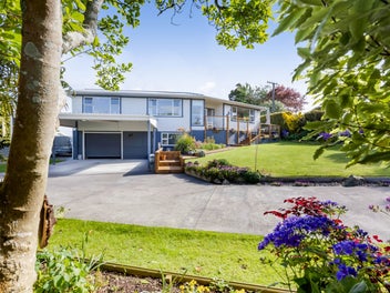 Renovated Sanctuary With Versatile Living