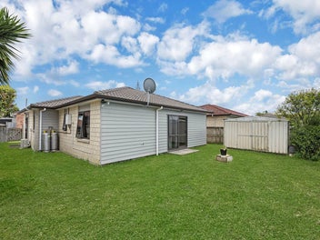 Brick & Tile with Weatherboard Charm in Papatoetoe