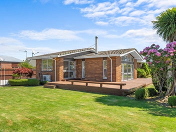 Freehold Title - Vendor Says Sell!