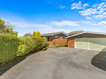 Freehold Title - Vendor Says Sell!