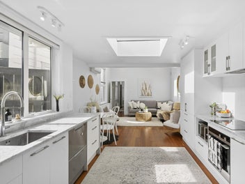 Modern Comfort, Classic Mt Vic Cottage