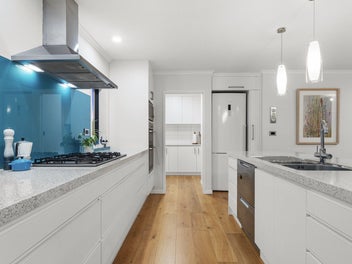 Refined lifestyle on the city edge