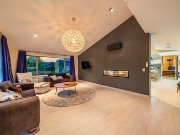 Exceptional Family Living in Silverstream