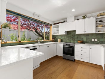 Privacy, Location, Easy-Care. Must See!