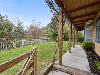 Space, views & lifestyle - a rare find